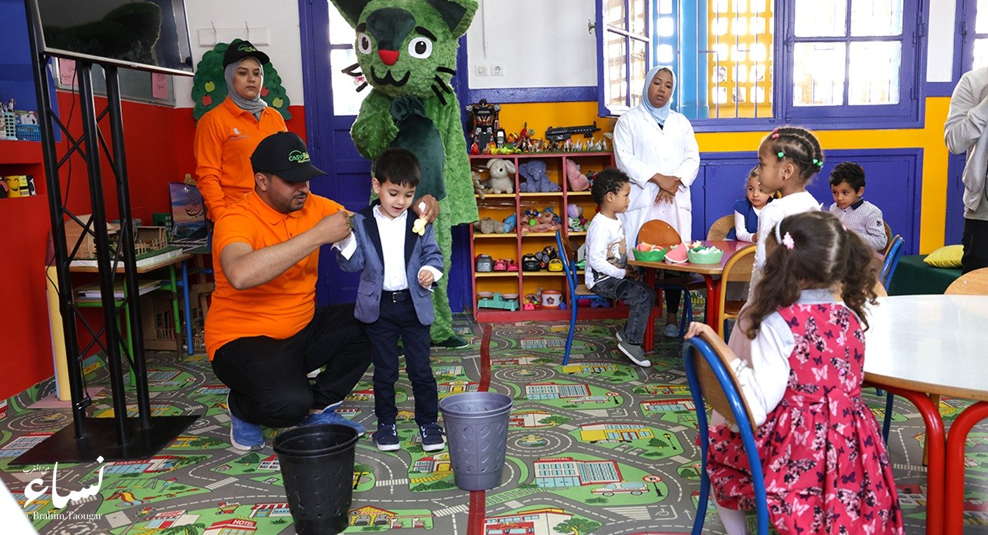 استفادة 48 مؤسسة عمومية من 812 حاوية لفرز النفايات بانطلاق الدورة الثالثة من برنامج مدارس خضراء