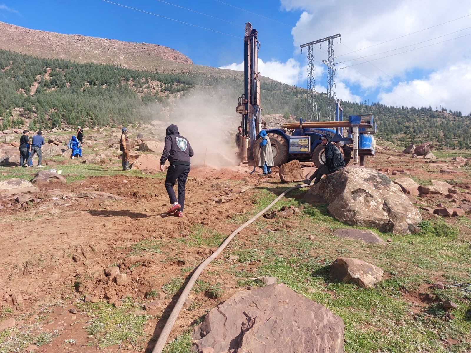 حفر بئر بضواحي جماعة وقيادة ستي فاضمة اقليم الحوز من طرف محسنة متطوعة من اجل الخير